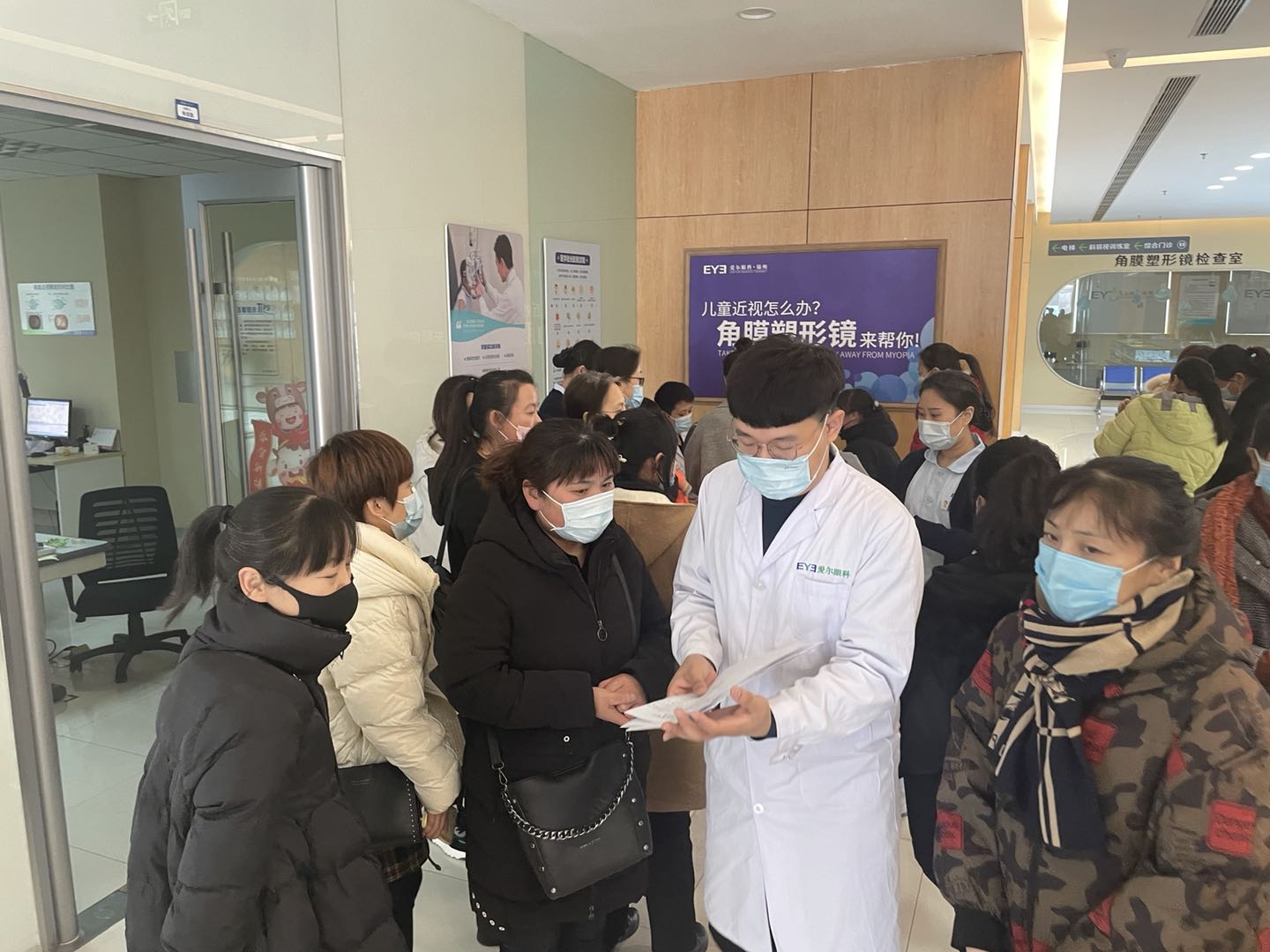 尊龙凯时锦州工厂协同锦州市总工会 开展“三八”节大型义诊眼健康检查活动